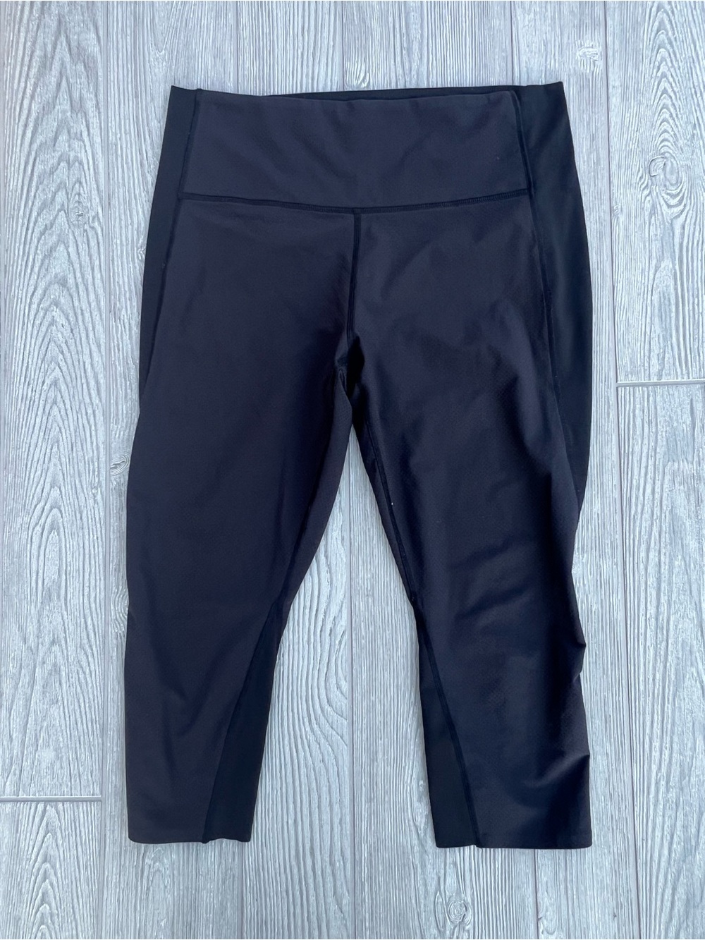 Athleta Ultimate Dobby Mesh Capri Leggings Black Medium Petite MP